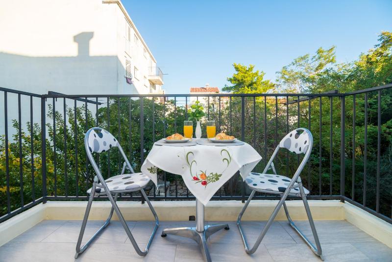 One-Bedroom Apartment with Balcony image 4