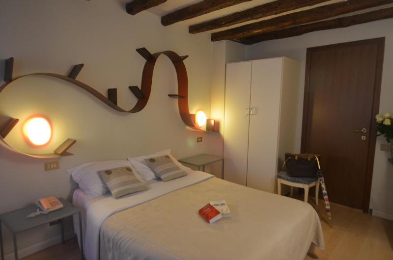 Double Room with Private Bathroom image 3
