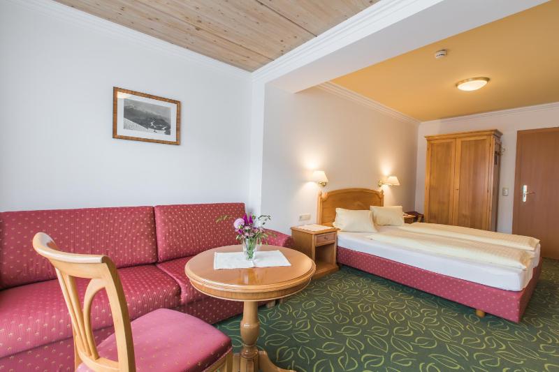 Deluxe Double Room with Balcony image 2