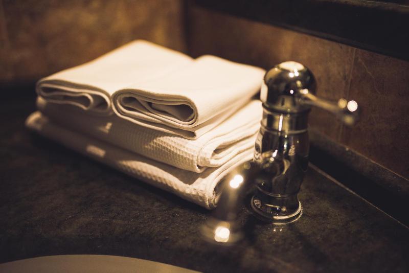 Deluxe Double or Twin Room image 4