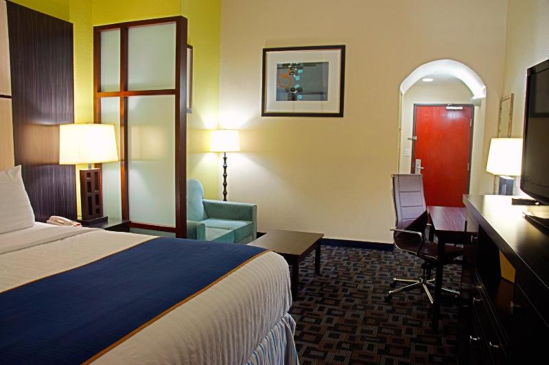 King Suite - Disability Access - Non-Smoking image 2