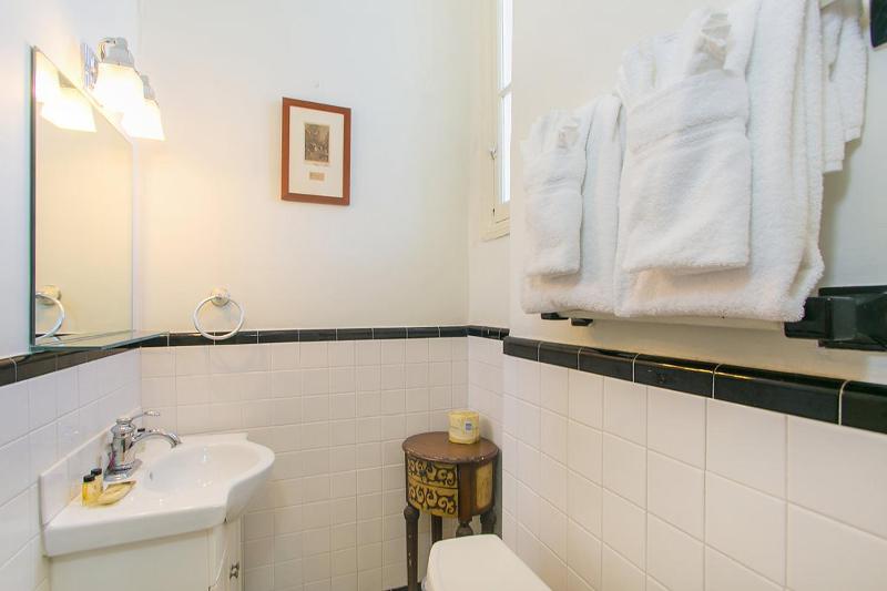 Standard Queen Room image 2