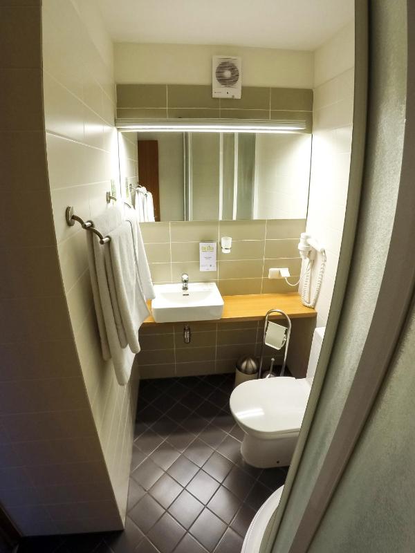 Double or Twin Room image 4