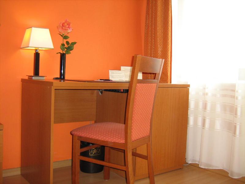 Double or Twin Room image 2