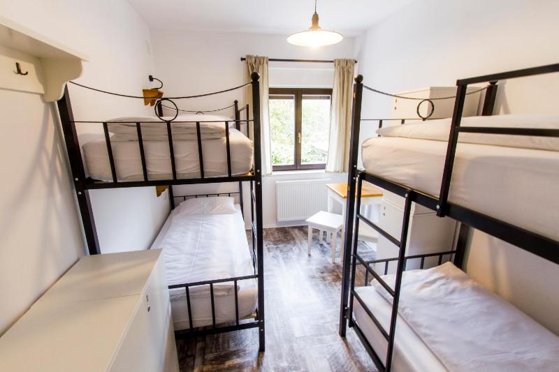 Quadruple Room with Shared Bathroom image 4