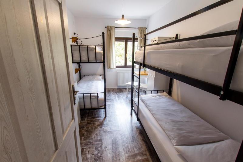 Quadruple Room with Shared Bathroom image 2