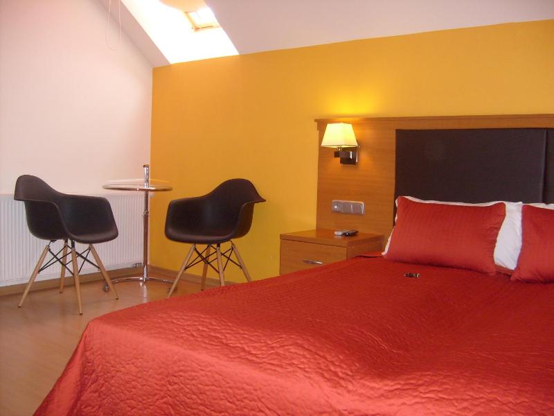 Double or Twin Room image 4