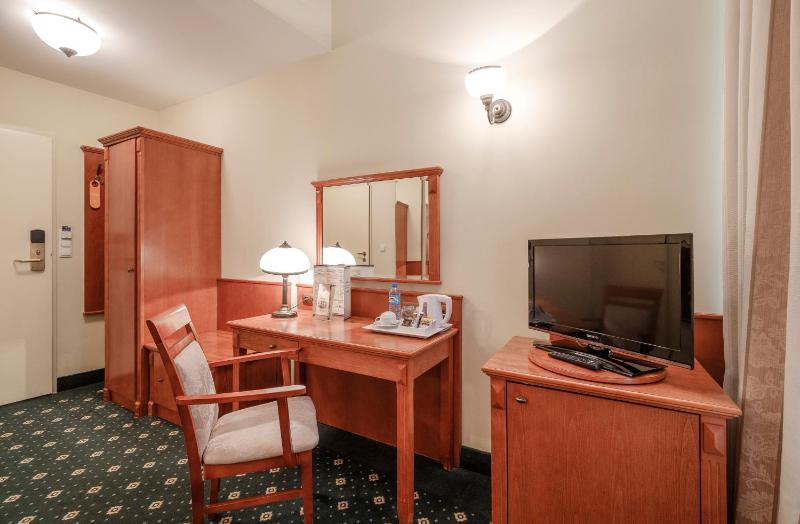 Twin Room image 2
