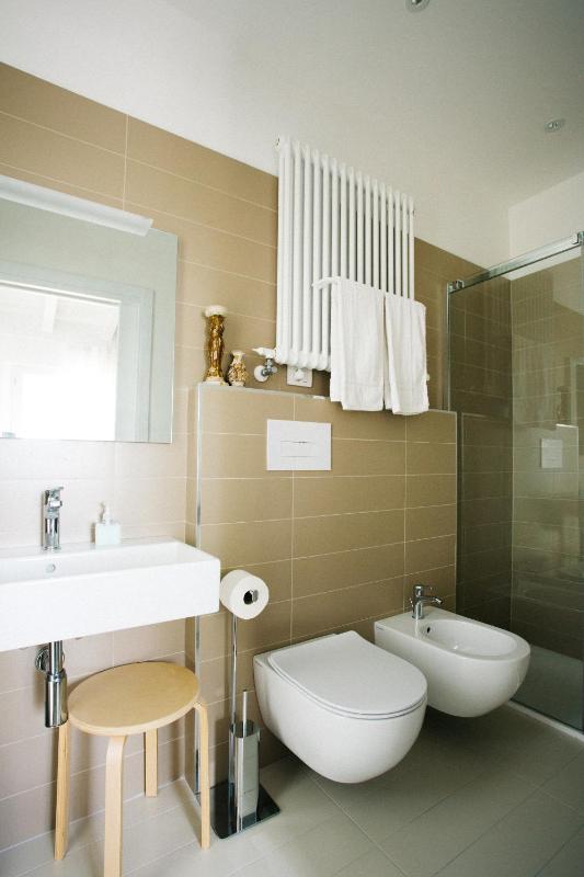 Double or Twin Room with Garden View image 3
