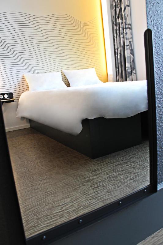 Double Room image 4