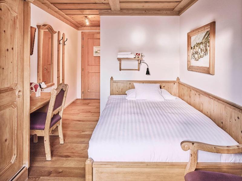Superior Single Room with Mountain View image 4