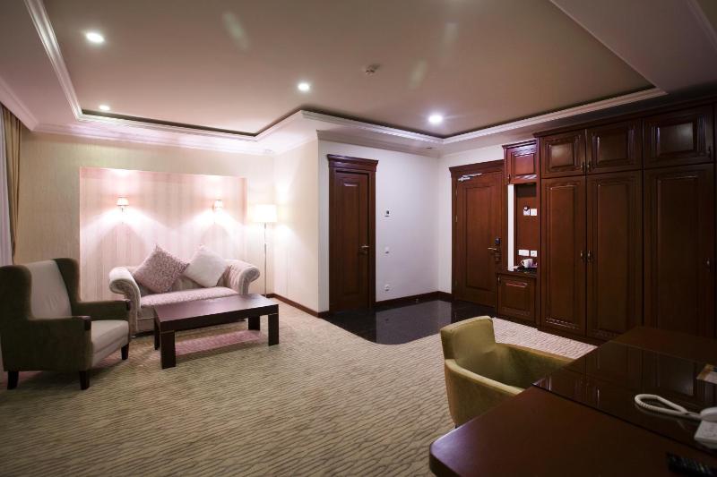 Executive Suite image 3