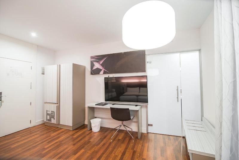 Quadruple Room image 3