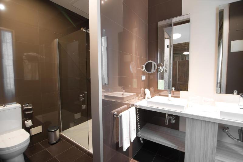 Superior Double Room image 4