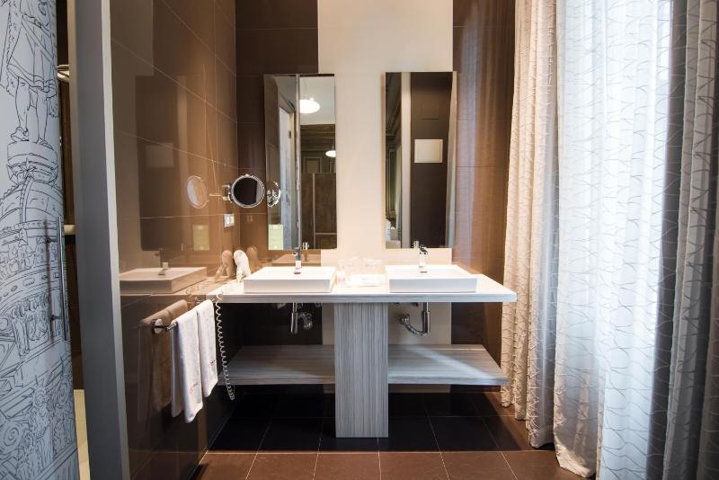 Junior Suite with Terrace image 2