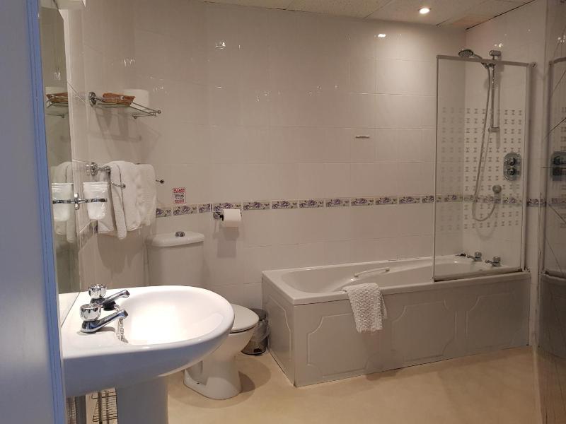 Burley Court Hotel - image 34