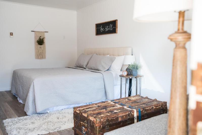 King Room image 3