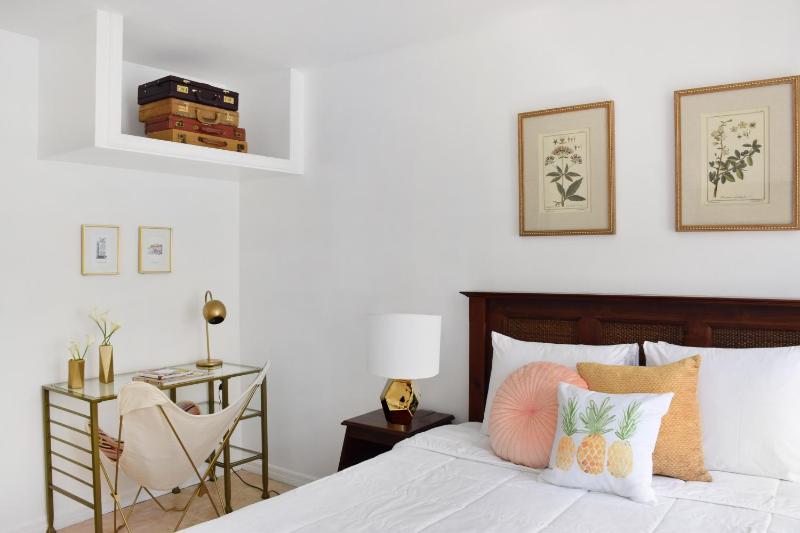 Signature Room Ocean View with One King Bed  image 3