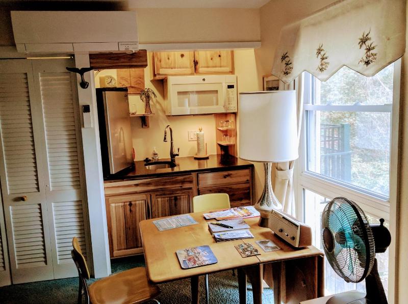 Deluxe Double Room with Balcony image 3