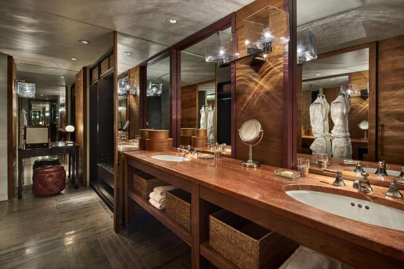 Ambassador Suite image 4