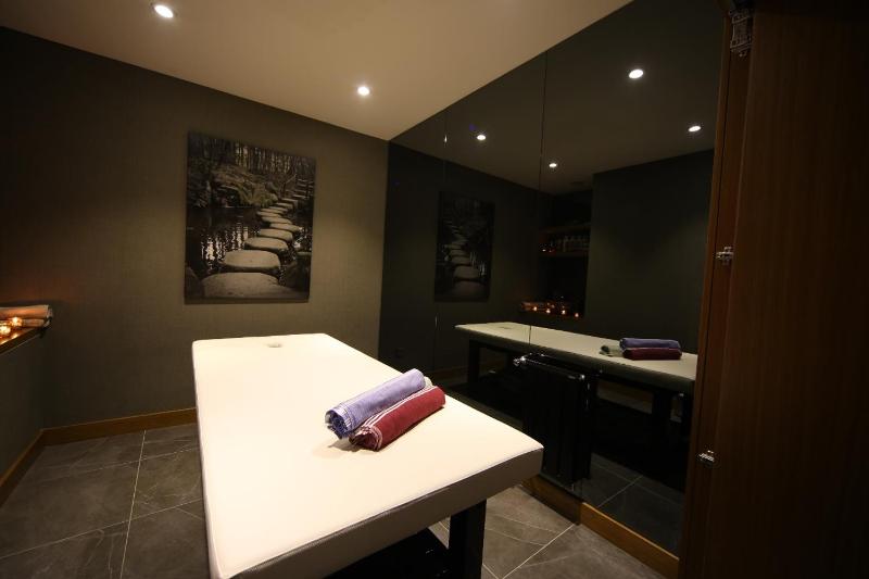 Suite with Hammam and Steam Bath image 3