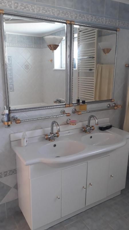 Double Room with Balcony and Sea View image 4