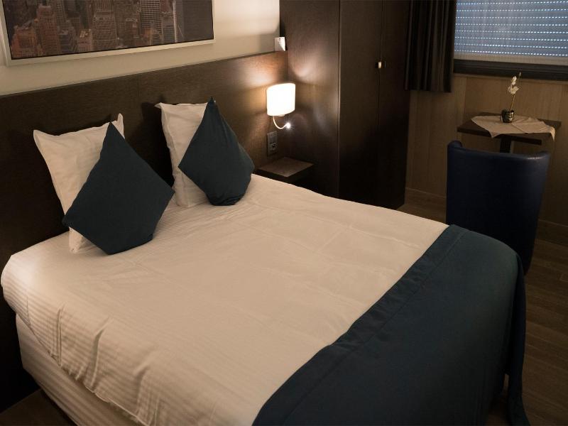 Double or Twin Room image 2