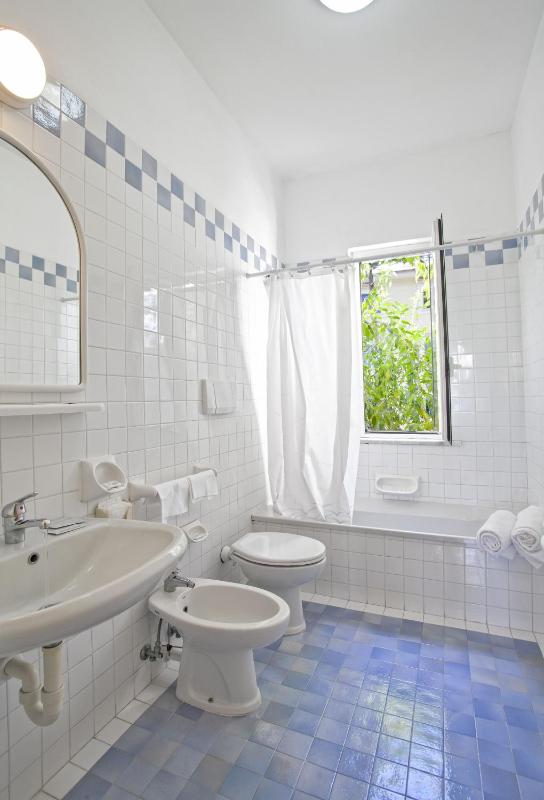 Double or Twin Room with Garden View image 2