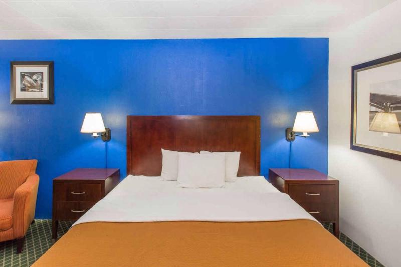 King Room - Non-Smoking image 4