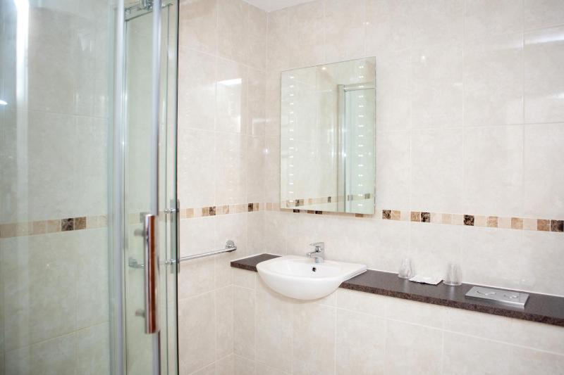 Twin Room image 2