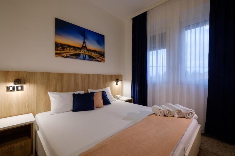 Double or Twin Room image 2