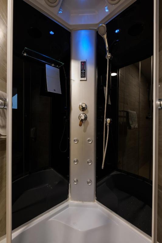 Superior Apartment image 2