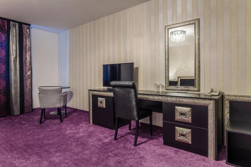 Deluxe Junior Suite image 3