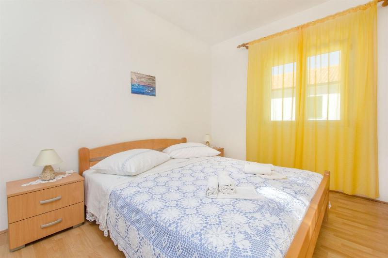 One-Bedroom Apartment with Garden View image 3