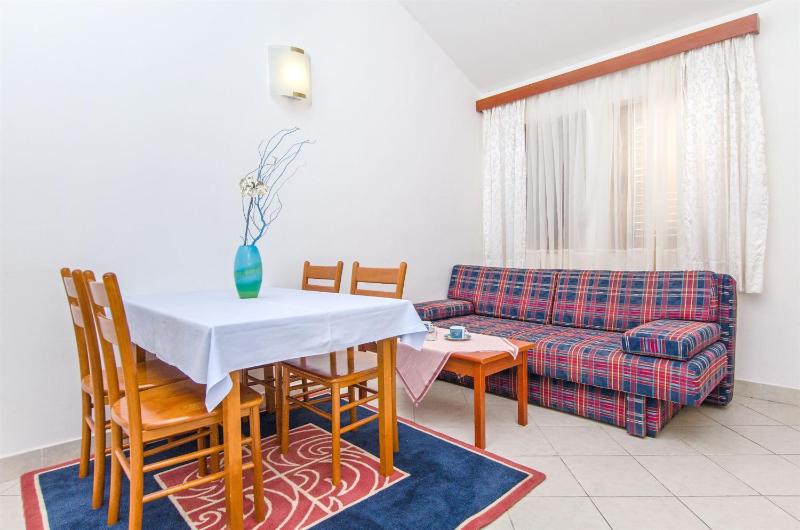 One-Bedroom Apartment with Sea View image 4