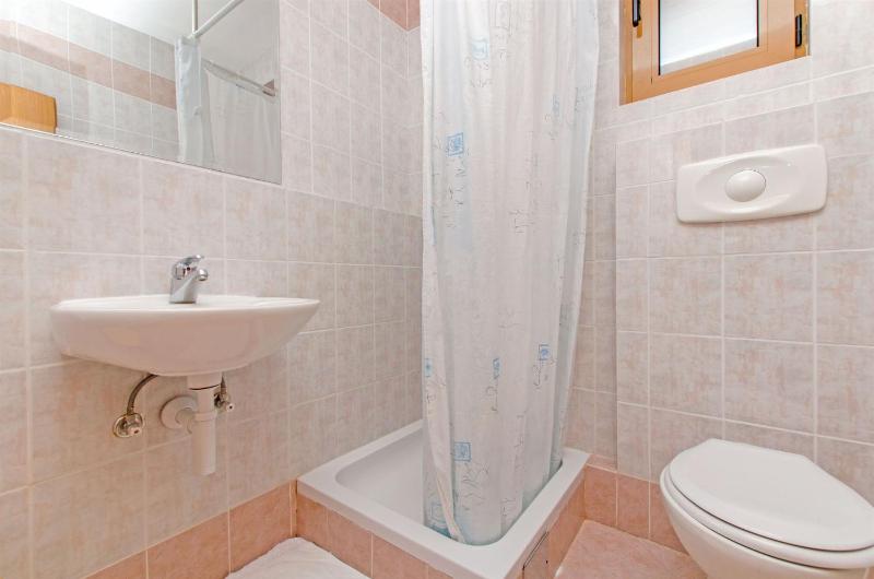 One-Bedroom Apartment with Sea View image 2