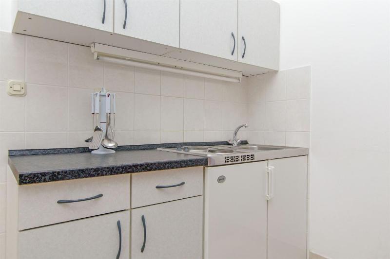 One-Bedroom Apartment with Sea View image 3