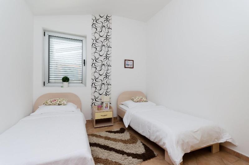 Two-Bedroom Apartment with Garden View image 2