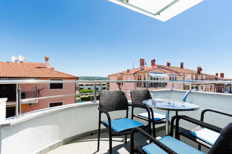 Two-Bedroom Apartment with Garden View image 1