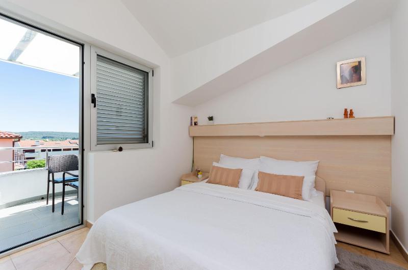 Two-Bedroom Apartment with Garden View image 3