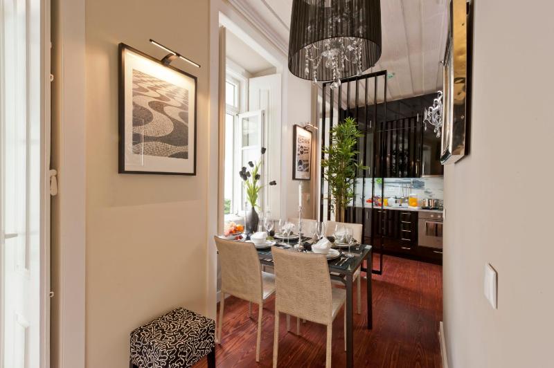 One-Bedroom Apartment image 4