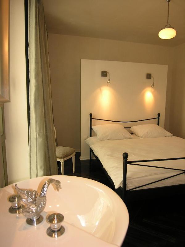 Three-Bedroom Apartment with Balcony image 2