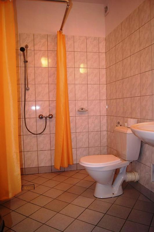 Twin Room image 3