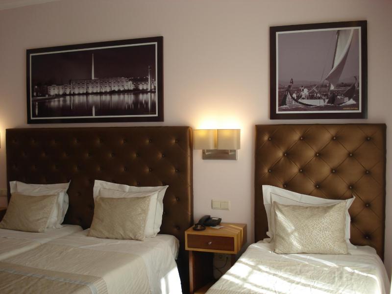 Triple Room with Private Bathroom image 3