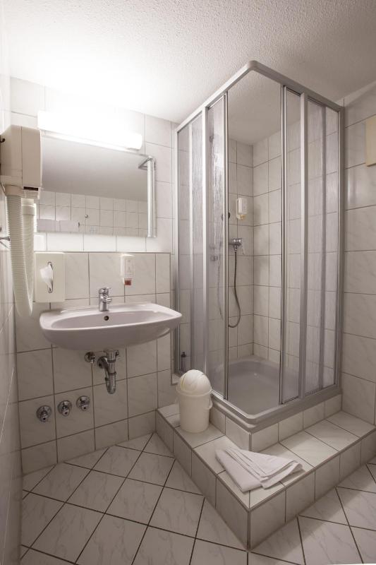 Single Room image 4
