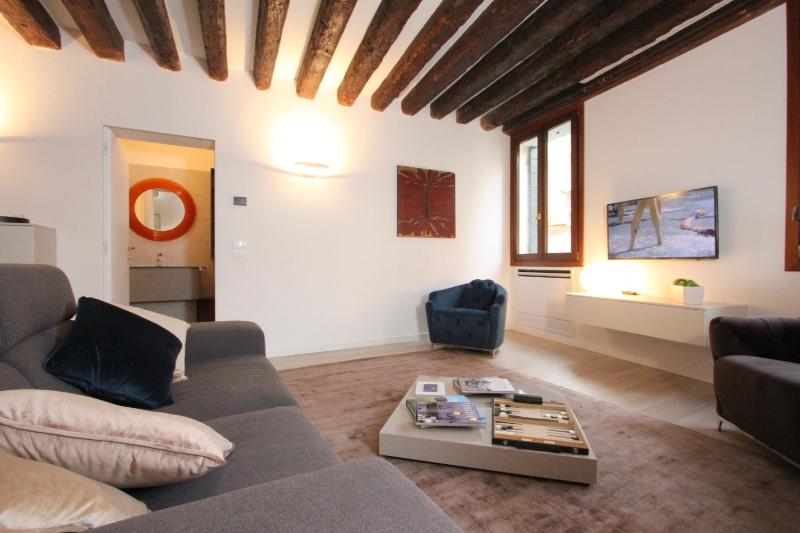 San Polo Canal View Apartment image 3
