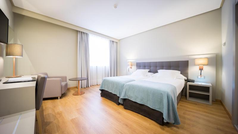 Standard Twin Room image 2