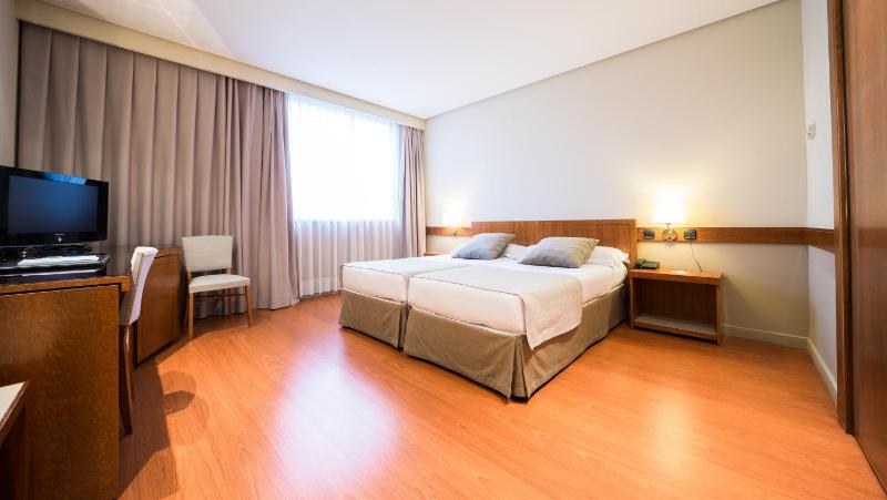 Standard Twin Room image 4