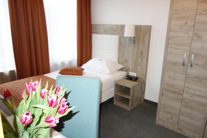 Single Room image 4