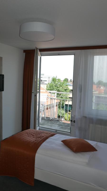 Single Room image 3